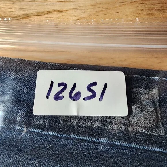 Levi's Jeans Womens 28 Dark Wash Stretch Mid Rise Demi Curve Skinny *GUC* - Picture 13 of 13